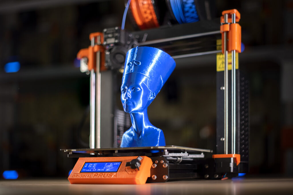 Descubre mas acerca de la impresión 3D y como esta ha tomado un papel importante en los avances tecnológicos y como en diferentes campos la utilizan 