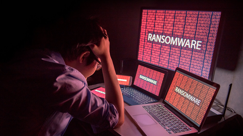 Conoce acerca de como prevenir y mitigar los ataques de ransomware ya que son de las amenazas cibernéticas mas peligrosas para las empresas hoy en día 