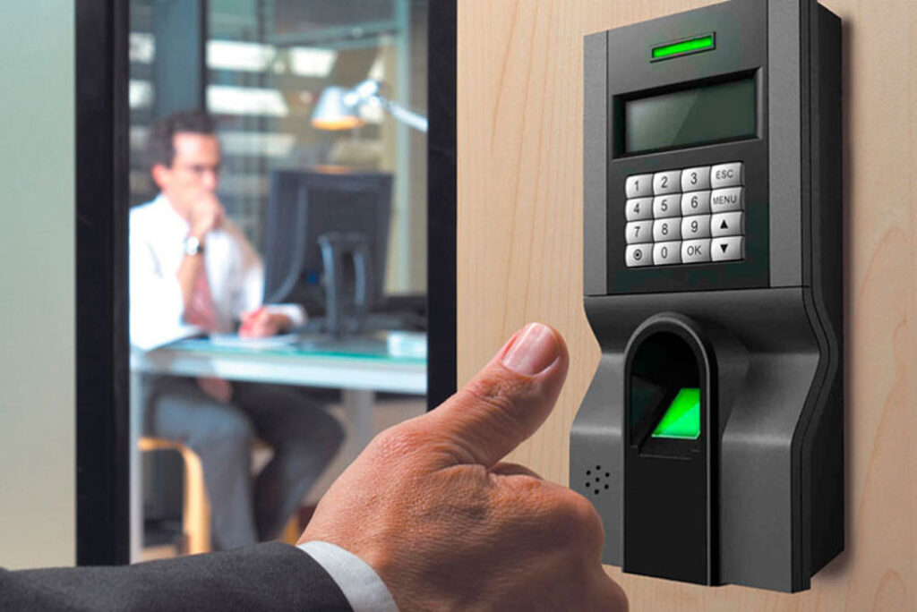 En este articulo podras encontrar como la automatización es importante ya que mejora la seguridad en los controles de acceso y esto es importante para la gestión de entradas y salidas mas eficientes